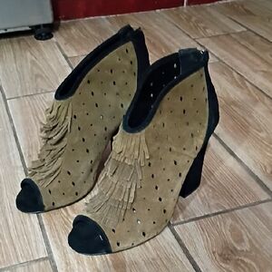 Jessica Simpson Tan and Black Suede Fringe 9.5 Block Heeled Open Toe Boots